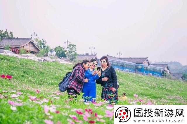 53-歲大媽山坡娛樂活動(dòng)：歡樂時(shí)光與精彩瞬間