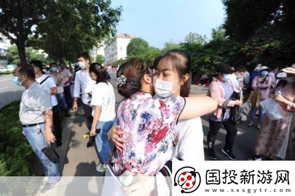 兩個媽媽陪孩子高考懷孕：1.-兩位母親的堅持：陪考之路與新生命